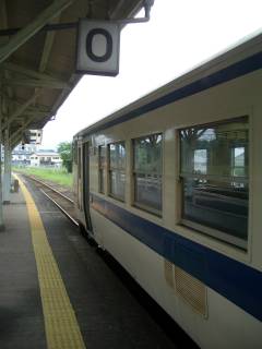 原田駅0番ホームにて